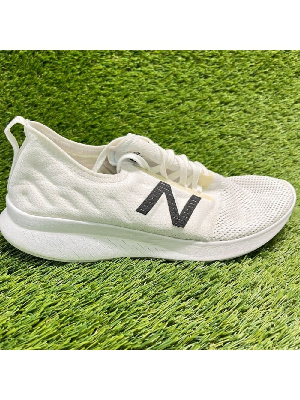 New Balance FuelCore Coast v4 Womens Size 9.5 White Black Running Shoes Sneakers